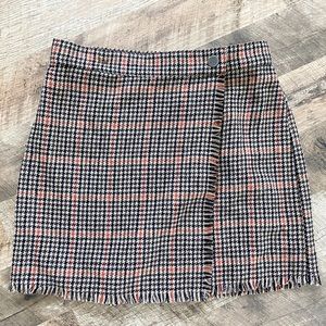 Houndstooth plaid skirt